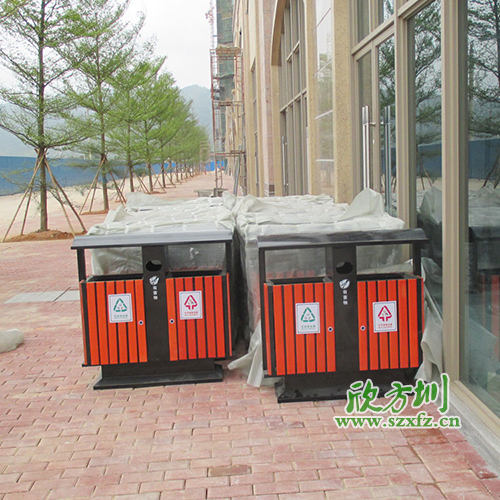 廣州清遠地產(chǎn)物業(yè)公司，增添欣方圳鋼木垃圾桶